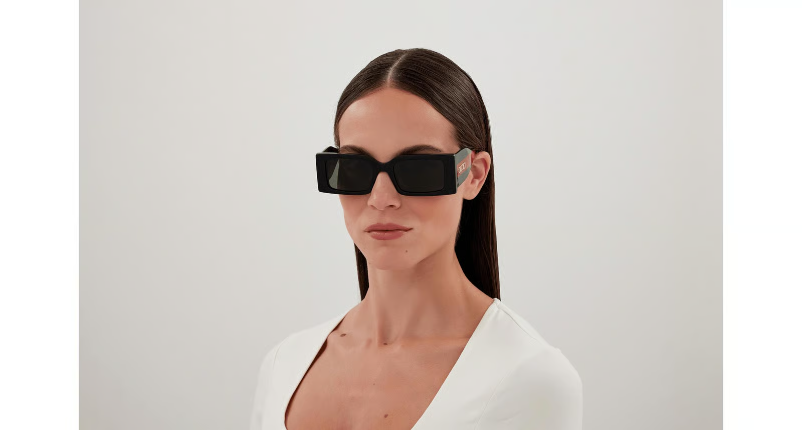 【送料&関税込】Gucci Gg1860s Sunglasses Gucci GG1860S 001 Black Sunglasses for Woman – LookerOnline